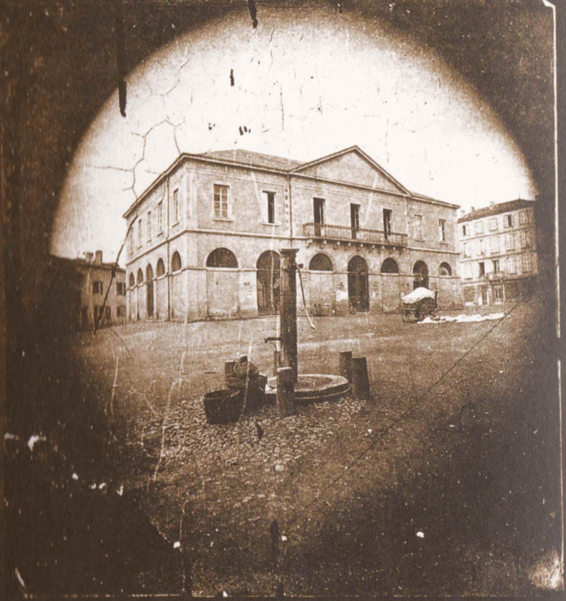 La place du marché photographiée par Stéphane Geoffray, vers 1860 - cliquez pour voir en grand.